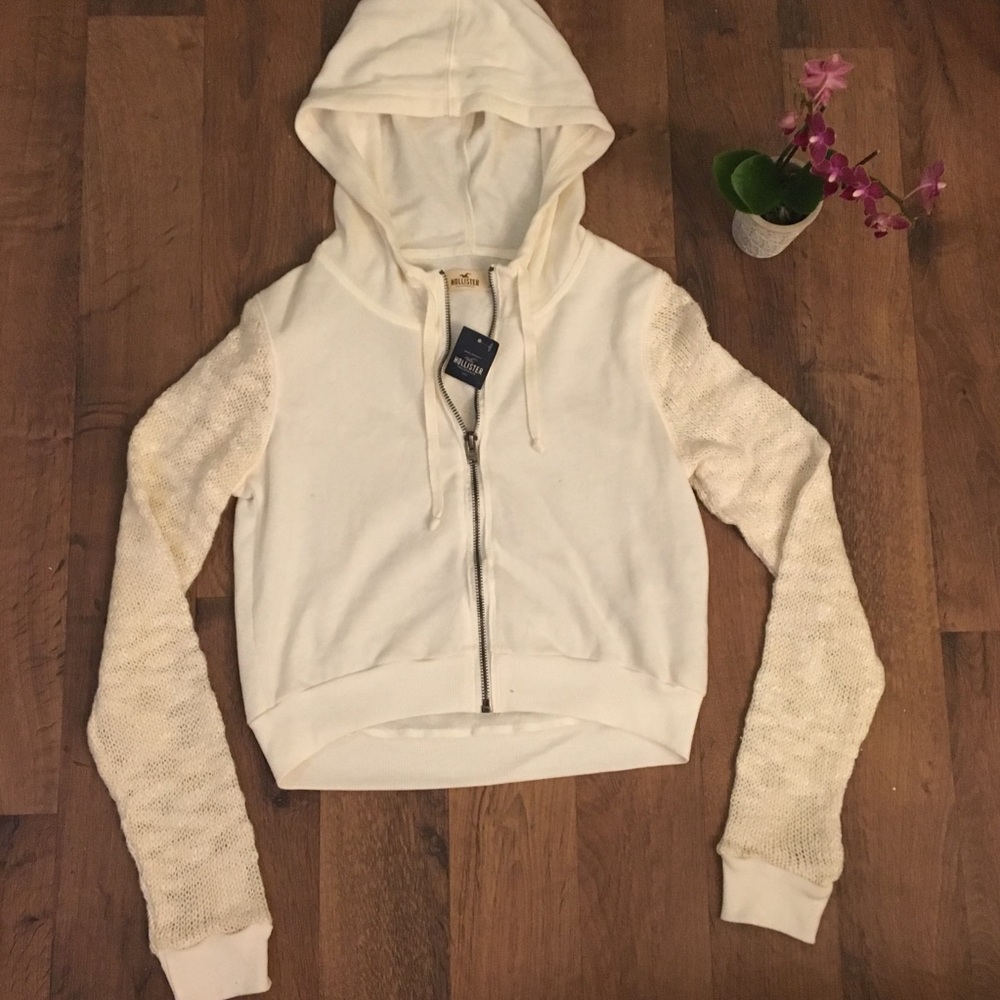 Hollister Cropped Sweater- Cream